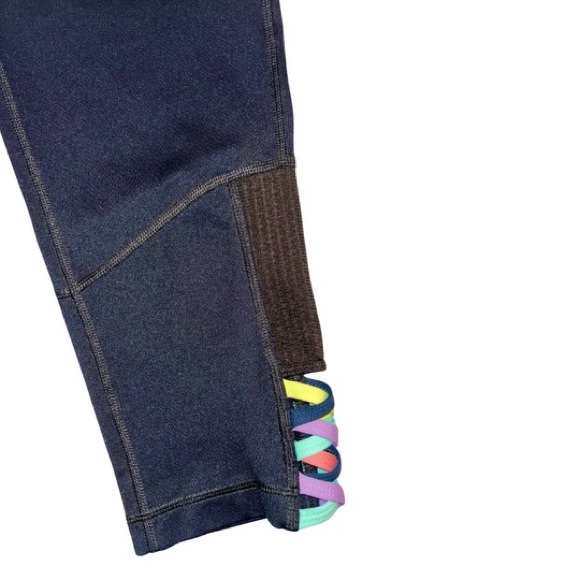 FILA SPORT BLACK ACTIVE MID RISE CAPRI LEGGINGS PASTEL COLORS ON LEG SIZE M - Picture 3 of 4